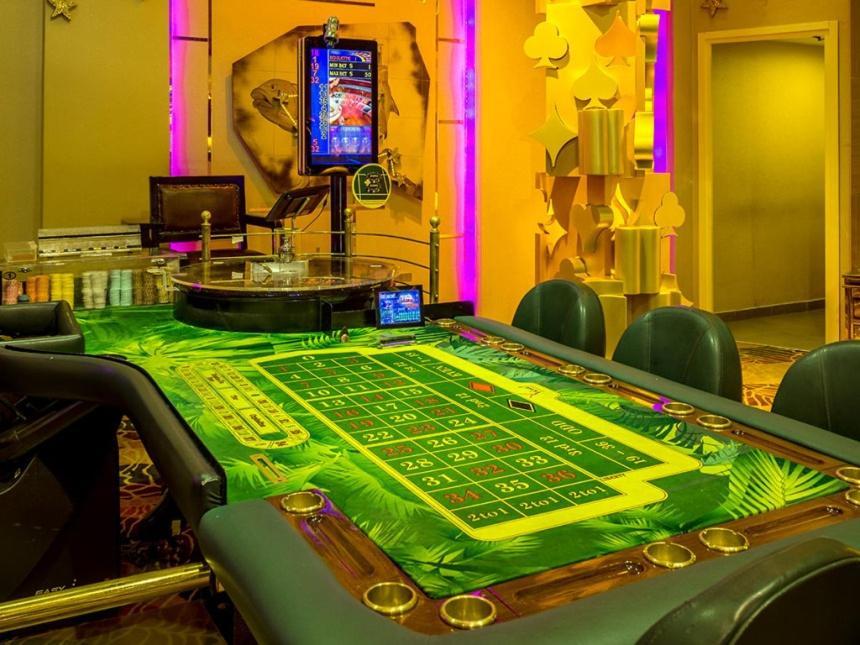 Vuni Palace Luxury Resort & Beach & Casino Kyrenia  Bagian luar foto