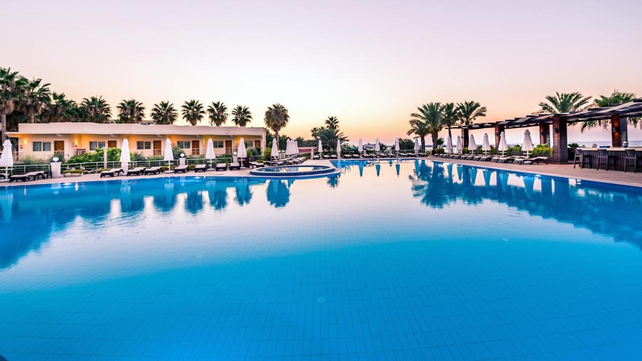 Vuni Palace Luxury Resort & Beach & Casino Kyrenia  Bagian luar foto